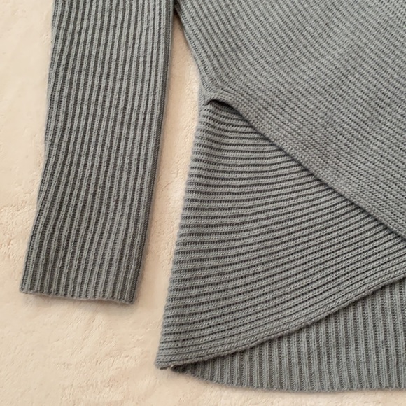 Cupcakes & Cashmere Gray Wrap Sweater Size L - Picture 4 of 13